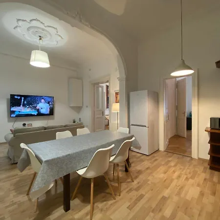 3 Bedrooms- Quarter * Budapesta