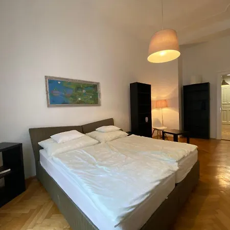 3 Bedrooms- Quarter Budapesta