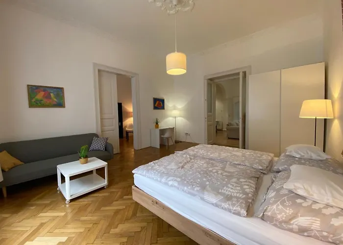 3 Bedrooms- Quarter Lejlighed *