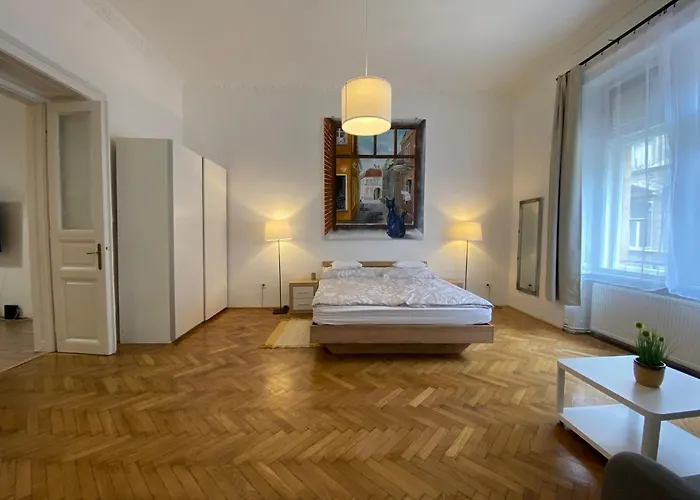 3 Bedrooms- Quarter Lejlighed