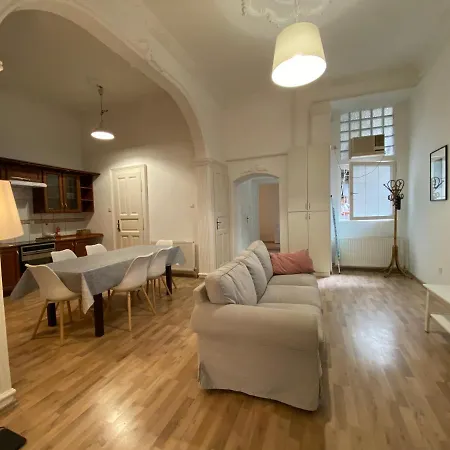 3 Bedrooms- Quarter Будапешт
