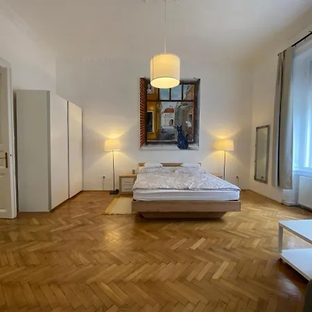 3 Bedrooms- Quarter Апартаменты